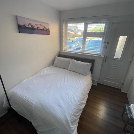 Fantastic Studio, Private Bathroom And Mini Kitchen. Thamesmead  외부 사진
