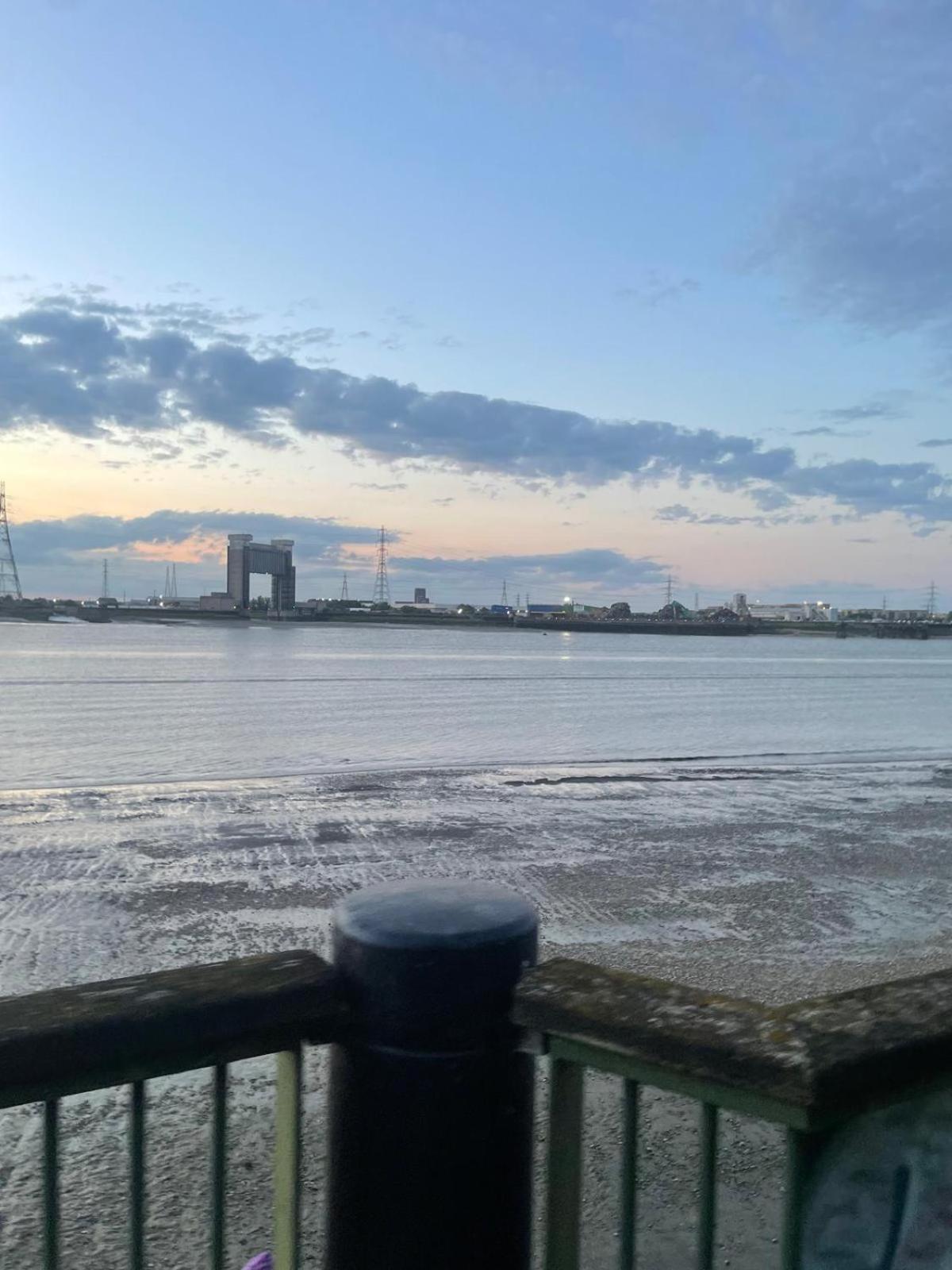 Fantastic Studio, Private Bathroom And Mini Kitchen. Thamesmead  외부 사진