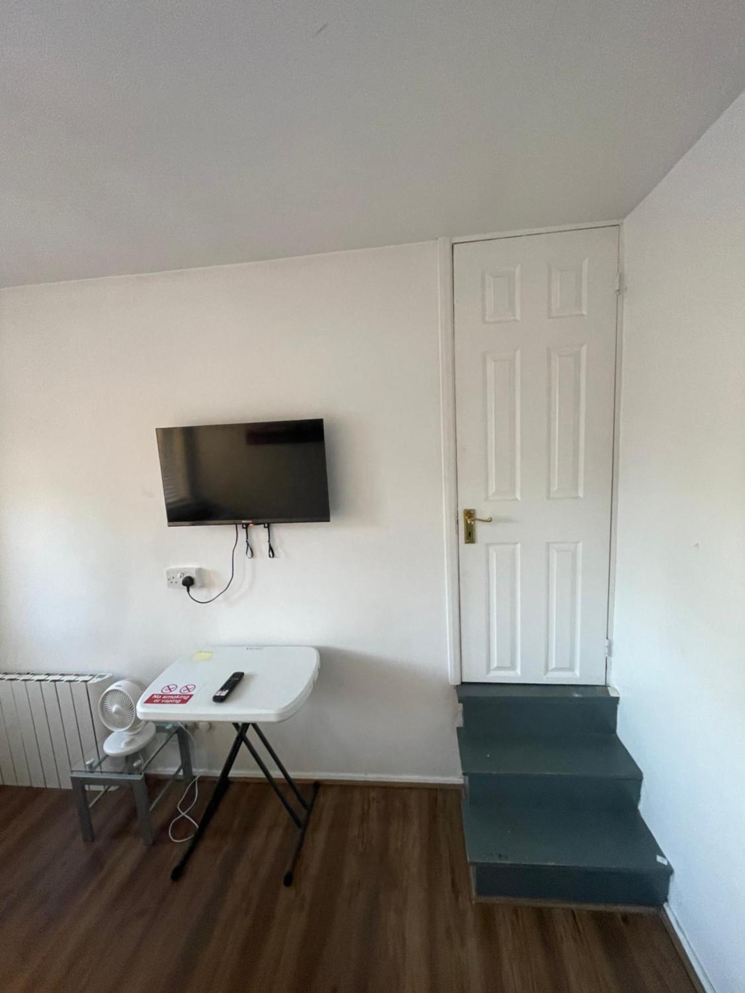 Fantastic Studio, Private Bathroom And Mini Kitchen. Thamesmead  외부 사진