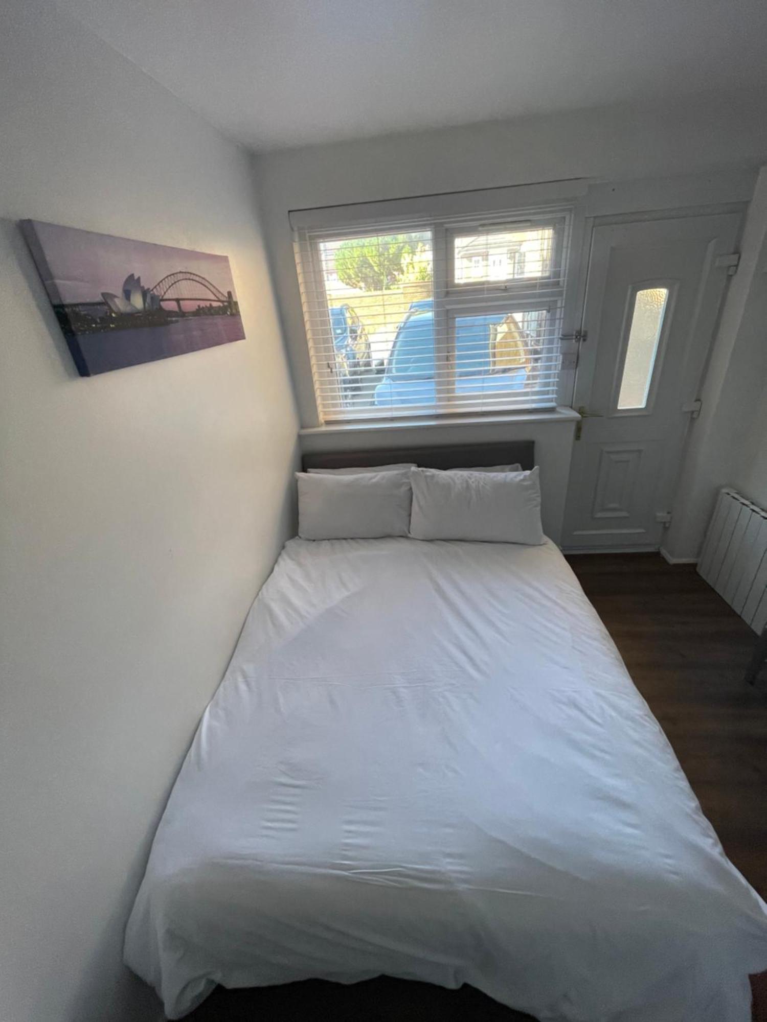 Fantastic Studio, Private Bathroom And Mini Kitchen. Thamesmead  외부 사진