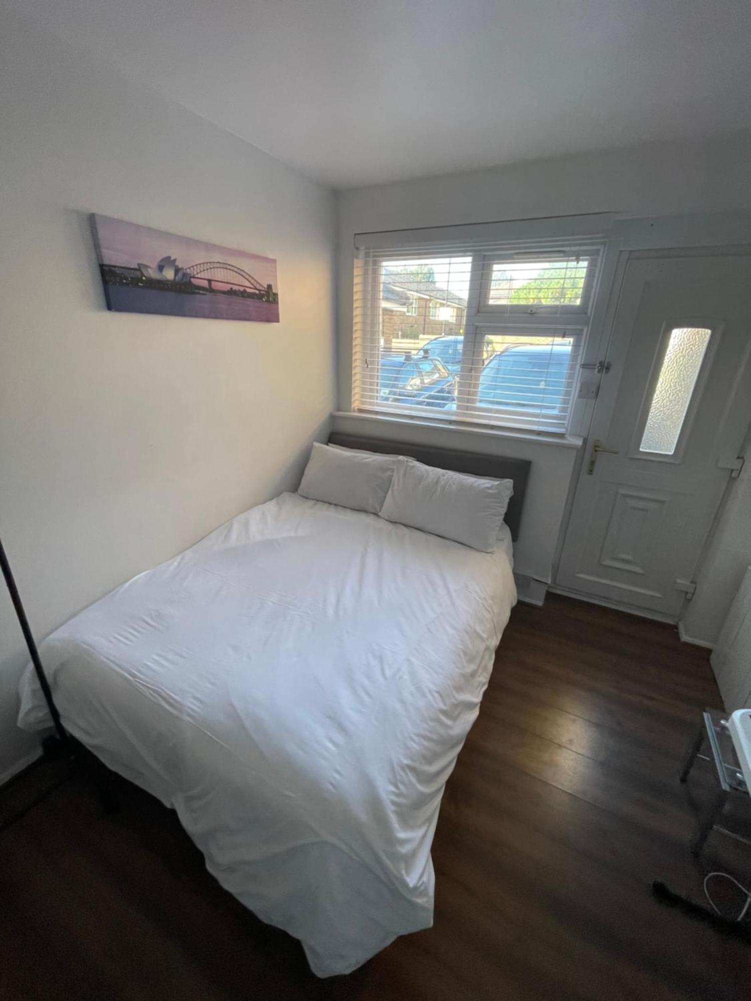 Fantastic Studio, Private Bathroom And Mini Kitchen. Thamesmead  외부 사진