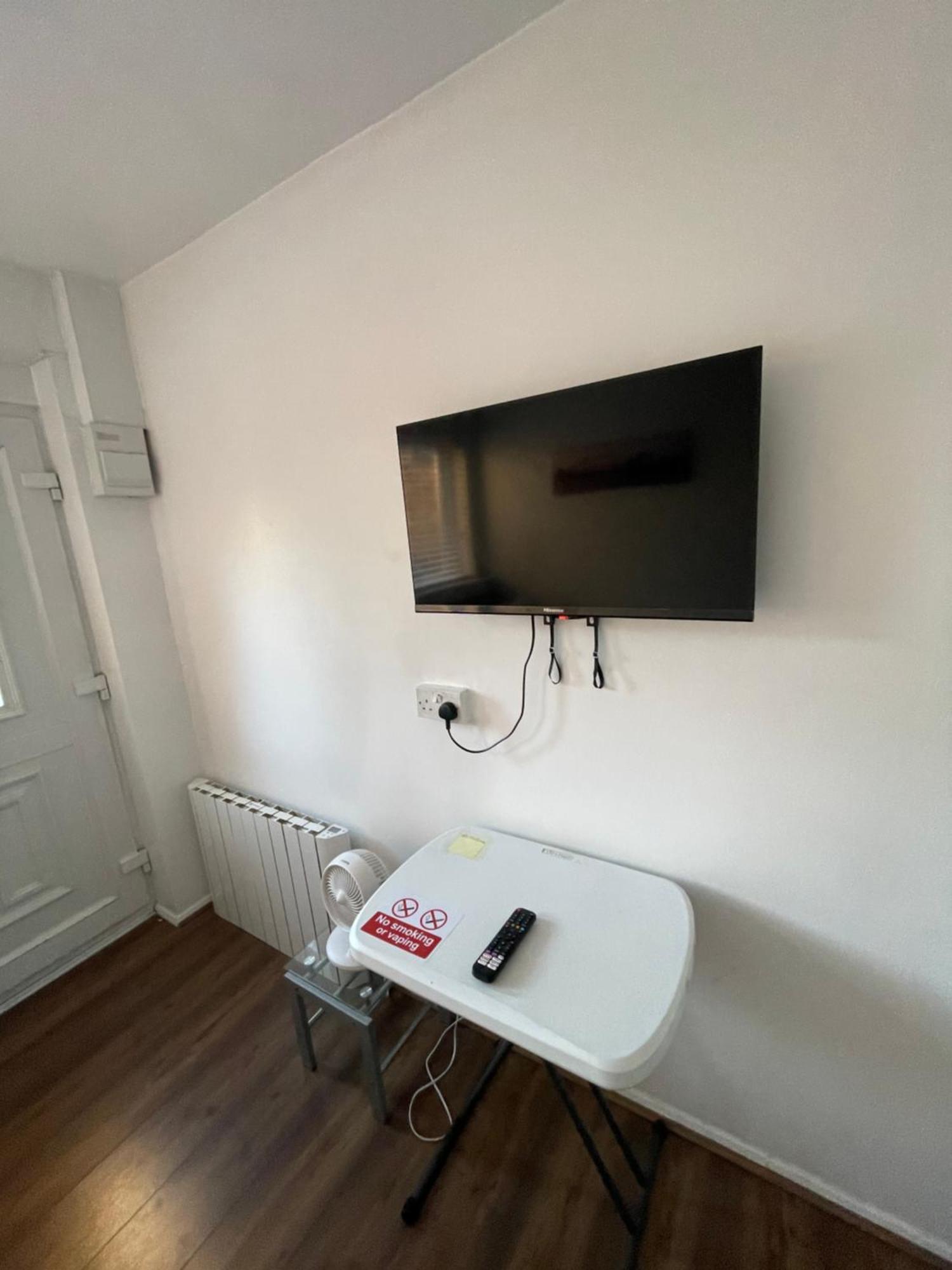Fantastic Studio, Private Bathroom And Mini Kitchen. Thamesmead  외부 사진