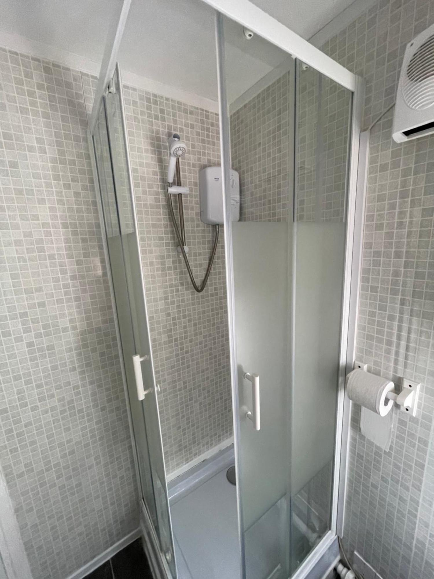 Fantastic Studio, Private Bathroom And Mini Kitchen. Thamesmead  외부 사진